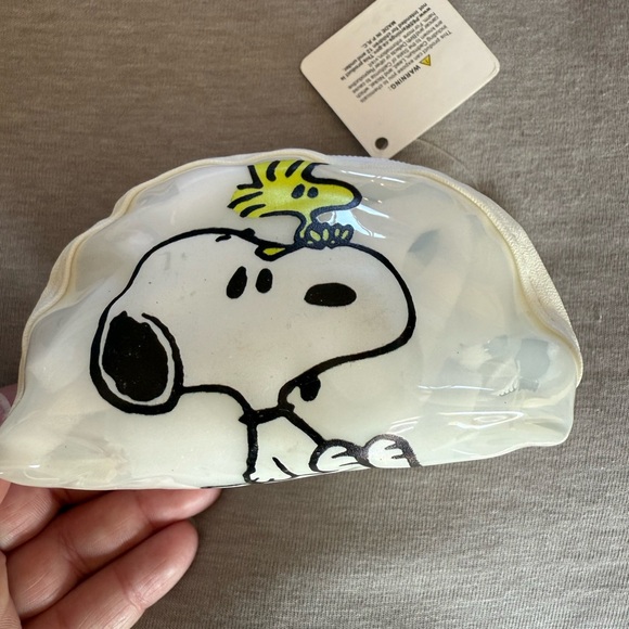 Set of 12, Brand New Peanuts Durable Plastic Pouch and Key Holders - Picture 6 of 9